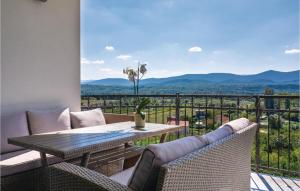 Gorgeous Home In Glavina Donja With Kitchen 
