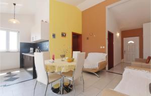 1 Bedroom Amazing Apartment In Pag 