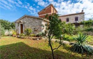 2 Bedroom Cozy Apartment In Umag 