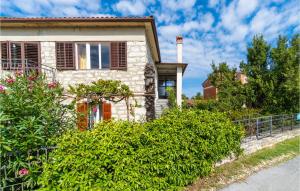 2 Bedroom Cozy Apartment In Umag