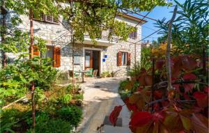 2 Bedroom Cozy Apartment In Umag