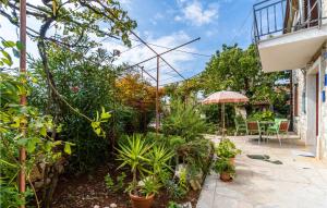 2 Bedroom Cozy Apartment In Umag