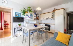 2 Bedroom Cozy Apartment In Umag