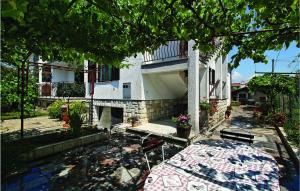 Lovely Apartment In Umag With Wifi