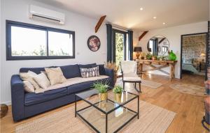 Maisons de vacances 2 Bedroom Lovely Home In Berre L'etang : photos des chambres