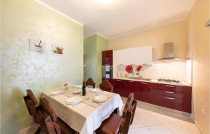 3 Bedroom Stunning Home In Podstrana