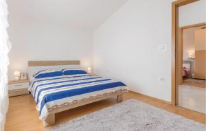 3 Bedroom Gorgeous Apartment In Marcana