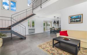 3 Bedroom Pet Friendly Home In Vrh 