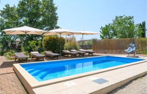 Cozy Home In Marcana With Jacuzzi