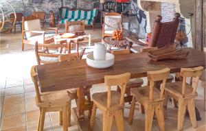 Maisons de vacances Amazing Home In Leognan With Sauna : photos des chambres