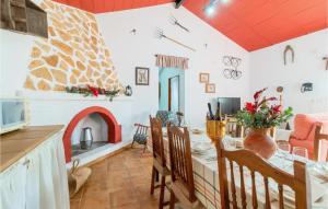 Awesome Home In La Puebla Los Infantes