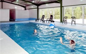 Campings Awesome Stacaravan In Chef-Boutonne : photos des chambres
