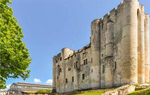 Campings Awesome Stacaravan In Chef-Boutonne : photos des chambres