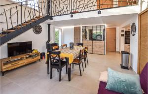 Maisons de vacances Lovely Home In Villes-Sur-Auzon : photos des chambres