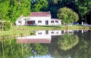 Campings Awesome Stacaravan In Chef-Boutonne : photos des chambres