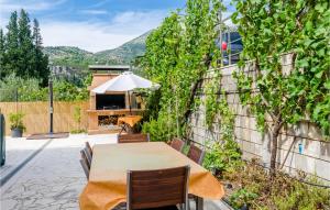 Cozy Apartment In Slano With Kitchen