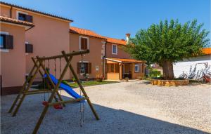 3 Bedroom Cozy Home In Svetvincenat