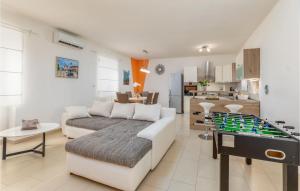 3 Bedroom Cozy Home In Svetvincenat 
