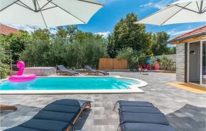 Lovely Apartment In Polaca With Wifi