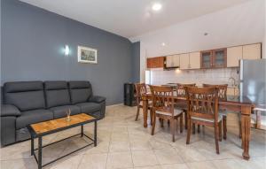 Lovely Apartment In Polaca With Wifi