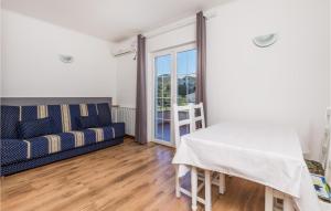 1 Bedroom Beautiful Apartment In Barbat 