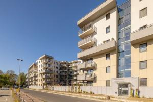 Modern Apartment with Parking near Tauron Arena Kraków by Noclegi Renters