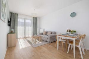 Modern Apartment with Parking near Tauron Arena Kraków by Noclegi Renters