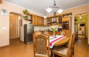 2 Bedroom Gorgeous Home In Veli Brgud 