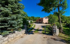 2 Bedroom Gorgeous Home In Veli Brgud