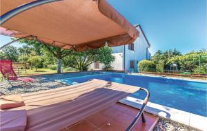 2 Bedroom Nice Apartment In Viskovo