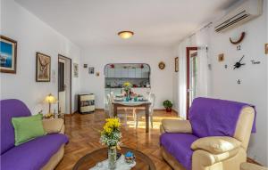 2 Bedroom Nice Apartment In Viskovo 