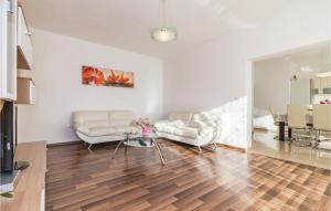 4 Bedroom Amazing Home In Pula