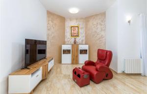 4 Bedroom Awesome Home In Vodnjan 
