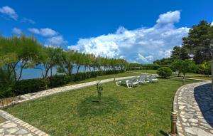 2 Bedroom Cozy Apartment In Ugljan 