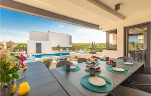 Stunning Home In Posedarje 