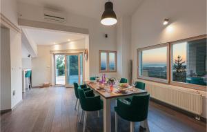Four-Bedroom Holiday Home In Klis
