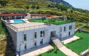 8 Bedroom Beautiful Home In Podstrana 