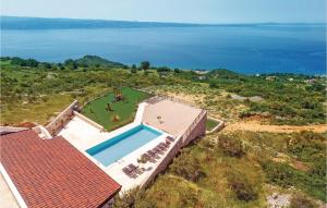 8 Bedroom Beautiful Home In Podstrana