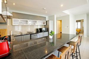 City Explorer - 2 bed with balcony