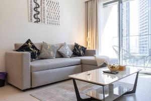 Stylish Urban Living - 1-bedroom in Burj Royale