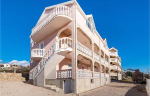 Gorgeous Apartment In Rtina With Wifi