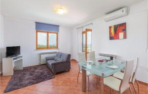 7 Bedroom Nice Home In Labin