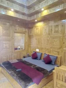 Jibhi Mountain view 1 - Kāndi