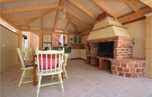 Gorgeous Home In Brodarica With Kitchen 
