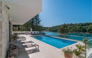 Awesome Home In Splitska With Sauna