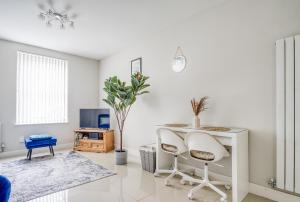 Blue Horizon 1-Bedroom Apartment Near Hospital