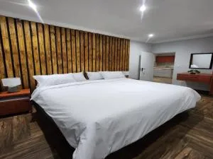 Lakefield Lodge - Halaal - Benoni