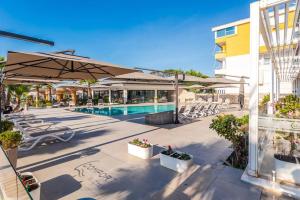 The Beachfront Bliss by PS