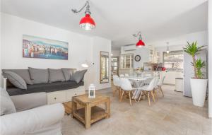 3 Bedroom Cozy Home In Krk 