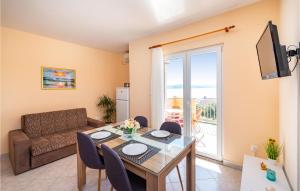 2 Bedroom Lovely Apartment In Posedarje 